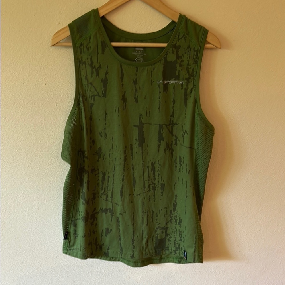 La Sportiva sz M men’s Green Sleeveless Tank Top great pre owned condition